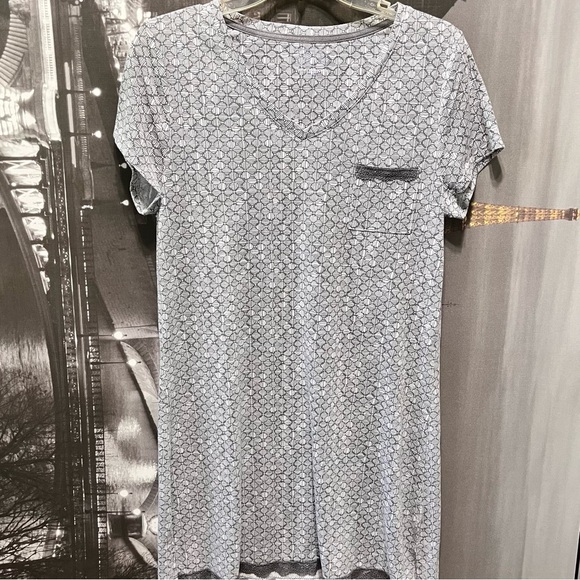 Two sleep shirts size M - Picture 2 of 6